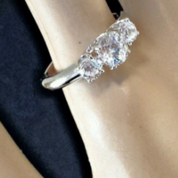 Silver anniversary Ring 3 stones Cubic Zirconia sizes 5 10 11 - Picture 6 of 10